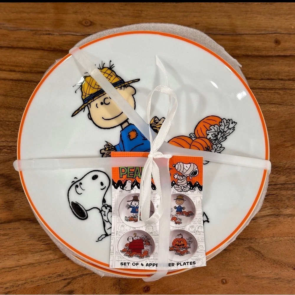 Peanuts 6” scarecrow pumpkins appetizer plate set of 4 Brand new!  LAST SET
